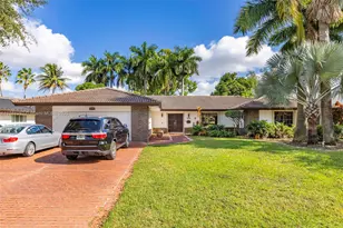 19265 E St Andrews Dr, Hialeah, FL 33015 - Photo 32
