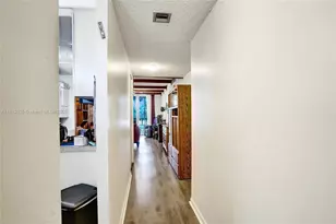 250 Jacaranda Dr, Plantation, FL 33324 - Photo 4