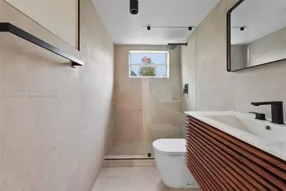 240 Collins Ave #4A, Miami Beach, FL 33139 - Photo 2