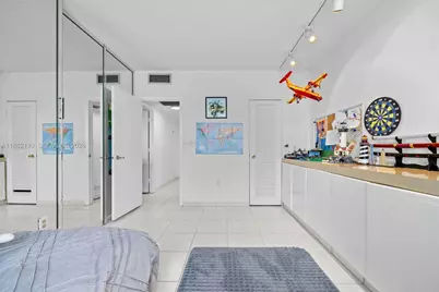 300 Bayview Dr #807, Sunny Isles Beach, FL 33160 - Photo 18