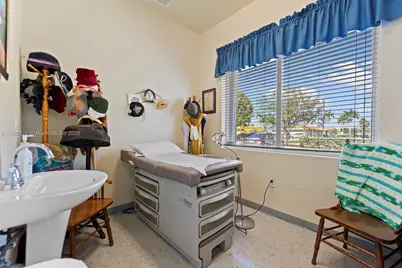 45 NW 4th St, Homestead, FL 33030 - Photo 16