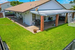 2671 SW 99th Ct, Miami, FL 33165 - Photo 2