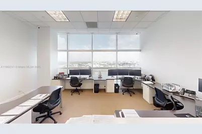 175 SW 7th St #1612, Miami, FL 33130 - Photo 2