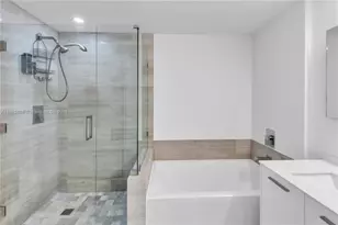 1300 Brickell Bay Dr, Miami, FL 33131 - Photo 22