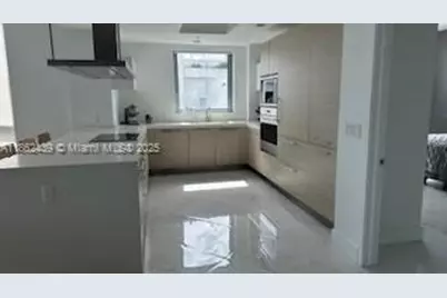 17111 Biscayne Blvd #402, North Miami Beach, FL 33160 - Photo 6