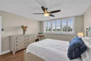 9320 S Hollybrook Lake Dr, Pembroke Pines, FL 33025 - Photo 6