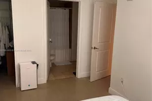 170 SE 14th St, Miami, FL 33131 - Photo 12