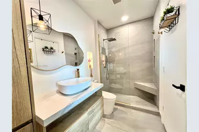 1900 N Bayshore Dr #909, Miami, FL 33132 - Photo 18