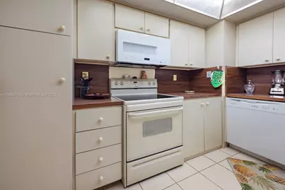 4010 Galt Ocean Dr #1214, Fort Lauderdale, FL 33308 - Photo 10