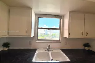 1351 NE Miami Gardens Dr, Miami, FL 33179 - Photo 4