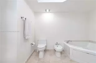 17555 Atlantic Blvd, Sunny Isles Beach, FL 33160 - Photo 18