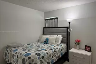 2075 NE 164th St, North Miami Beach, FL 33162 - Photo 16