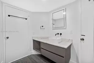 15549 N Miami Lakeway N, Miami Lakes, FL 33014 - Photo 16