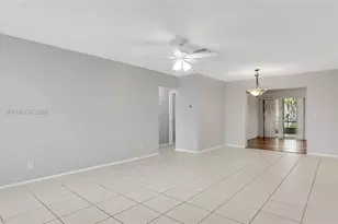 9404 NW 70th Pl, Tamarac, FL 33321 - Photo 2