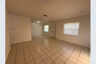 4121 NW 30th Ter #4, Lauderdale Lakes, FL 33309 - Photo 4