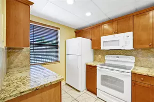 10332 Sunrise Lakes Blvd, Sunrise, FL 33322 - Photo 4