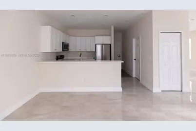 5400 NW 57th Ct, Tamarac, FL 33319 - Photo 6