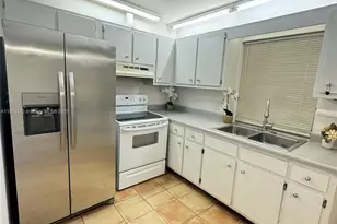 1327 Riverside Cir, Wellington, FL 33414 - Photo 2