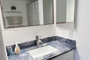 19555 E Country Club Dr, Aventura, FL 33180 - Photo 12