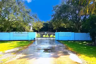 36520 SW 214th Ave, Homestead, FL 33034 - Photo 2