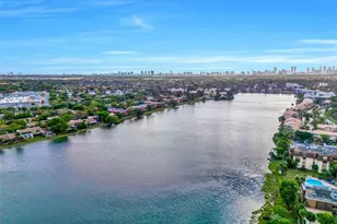 665 NE 195th St, Miami, FL 33179 - Photo 36