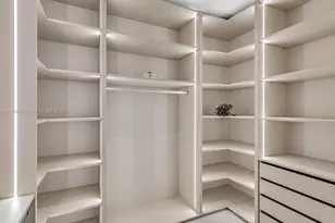 700 NE 24th St, Miami, FL 33137 - Photo 32