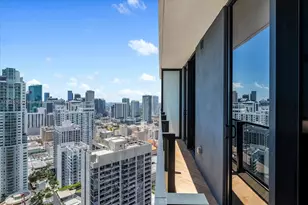 398 NE 5th St, Miami, FL 33132 - Photo 12