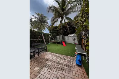 876 W Spinnaker Dr W, Hollywood, FL 33019 - Photo 18