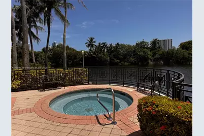 876 W Spinnaker Dr W, Hollywood, FL 33019 - Photo 46