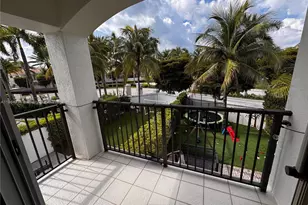 876 W Spinnaker Dr W, Hollywood, FL 33019 - Photo 16