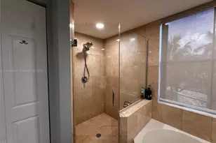 876 W Spinnaker Dr W, Hollywood, FL 33019 - Photo 22