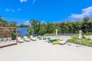 16385 Biscayne Blvd, North Miami Beach, FL 33160 - Photo 8