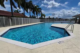 2176 NW 184th Way, Pembroke Pines, FL 33029 - Photo 20