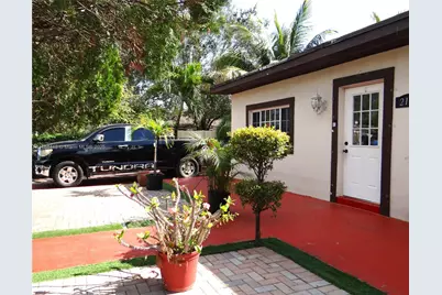 2158 NW 100th St, Miami, FL 33147 - Photo 4