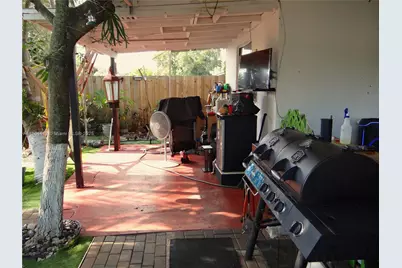 2158 NW 100th St, Miami, FL 33147 - Photo 24