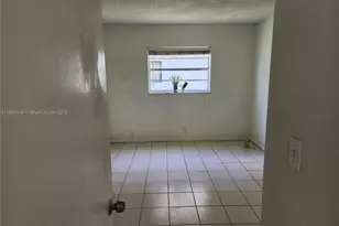 241 SE 9th Ave, Pompano Beach, FL 33060 - Photo 6
