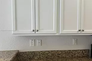 11601 NW 89th St, Doral, FL 33178 - Photo 8