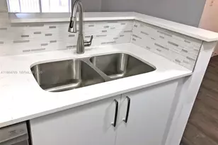 101 SW 117th Ave, Pembroke Pines, FL 33025 - Photo 8