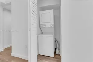 4709 NW 7th St, Miami, FL 33126 - Photo 10