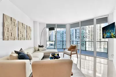 1300 Brickell Bay Dr #1910, Miami, FL 33131 - Photo 2