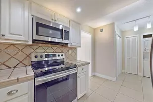 13953 Kendale Lakes Cir, Miami, FL 33183 - Photo 16