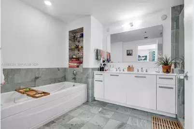 1060 Brickell Ave #3601, Miami, FL 33131 - Photo 4