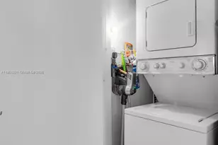 1060 Brickell Ave, Miami, FL 33131 - Photo 12