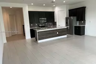 11539 SW 13th Dr, Pembroke Pines, FL 33025 - Photo 2