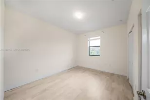 10521 W 35th Way, Hialeah, FL 33018 - Photo 18