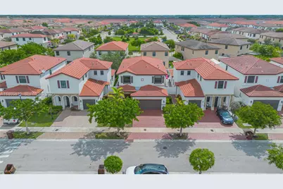 10521 W 35th Way, Hialeah, FL 33018 - Photo 34