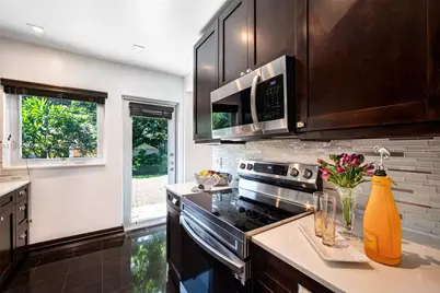 6320 NW 41st St, Virginia Gardens, FL 33166 - Photo 10