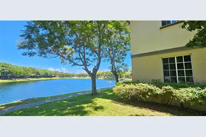 2014 Marsh Harbor Dr, Riviera Beach, FL 33404 - Photo 2
