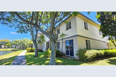 2014 Marsh Harbor Dr, Riviera Beach, FL 33404 - Photo 10