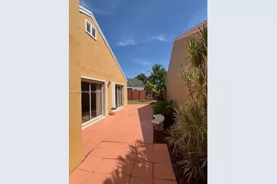 8059 NW 191st St, Hialeah, FL 33015 - Photo 16